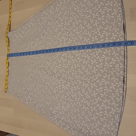 NWOT Ann Taylor Factory Runway Sample Silvery Bow Patterned Side Zip Skirt - Picture 10 of 12